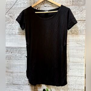 🏷 Buttercream Clothing | Split Short-Sleeved Tunic Tee - M, Black